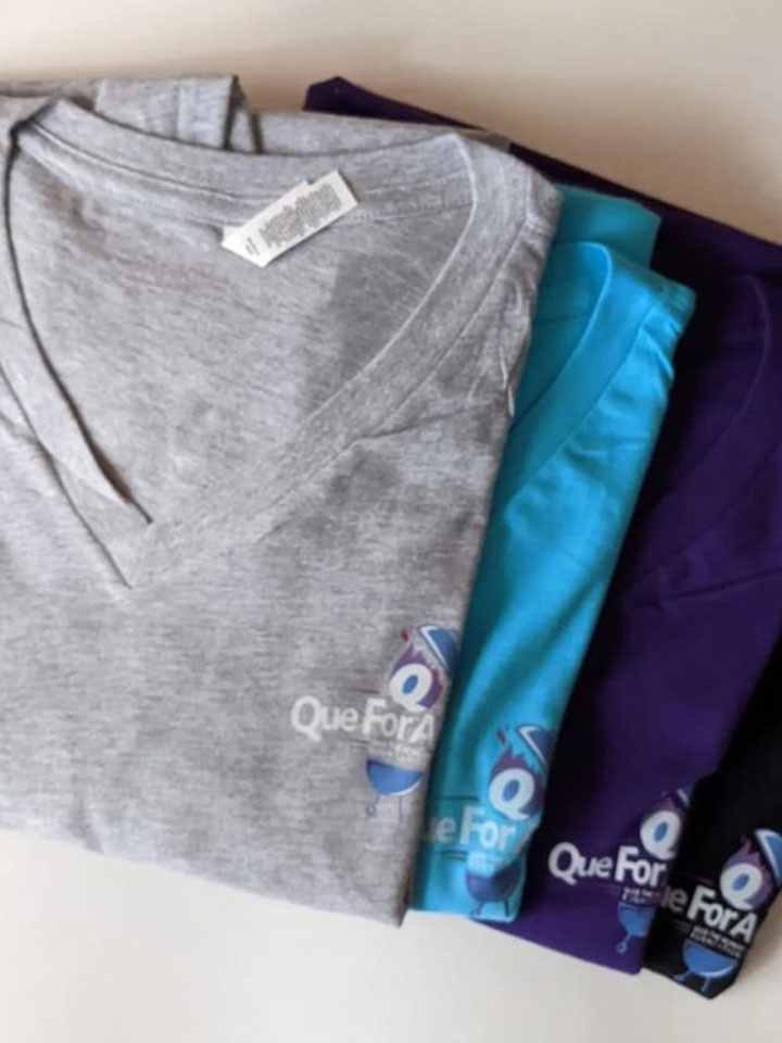 QUE V-NECK T-SHIRTS